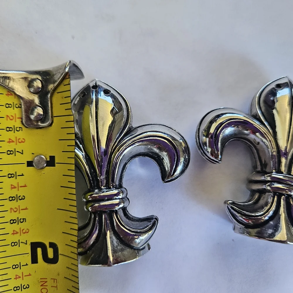 Salt and Pepper Shakers Vintage Mini Fleur-de-lis - Picture 6 of 6